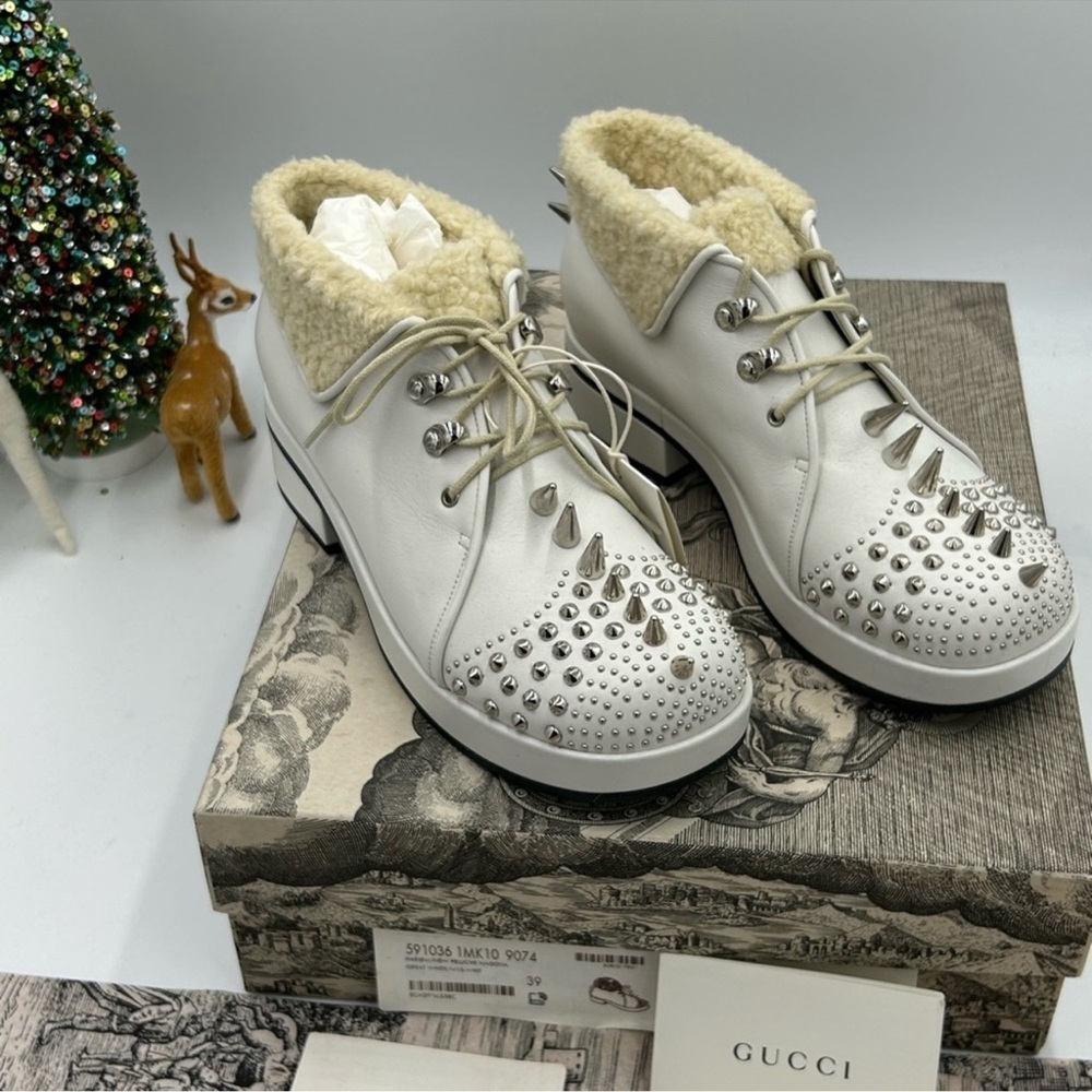 Women’s Gucci spiked Sherling lined ankle boots size 39 made in Italy - Picture 2 of 9